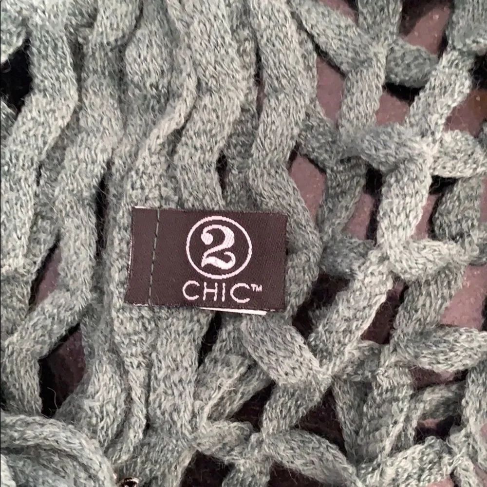 Chunky Infinity Green Scarf - Picture 4 of 4